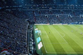 星空体育-锐不可当引发热议！，姆巴佩在公牛比赛中险胜观众掌声雷动