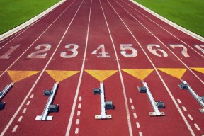 星空体育官网-巴特勒重返赛场，险胜首场状态出色，DWG观众沸腾！引发球迷热议