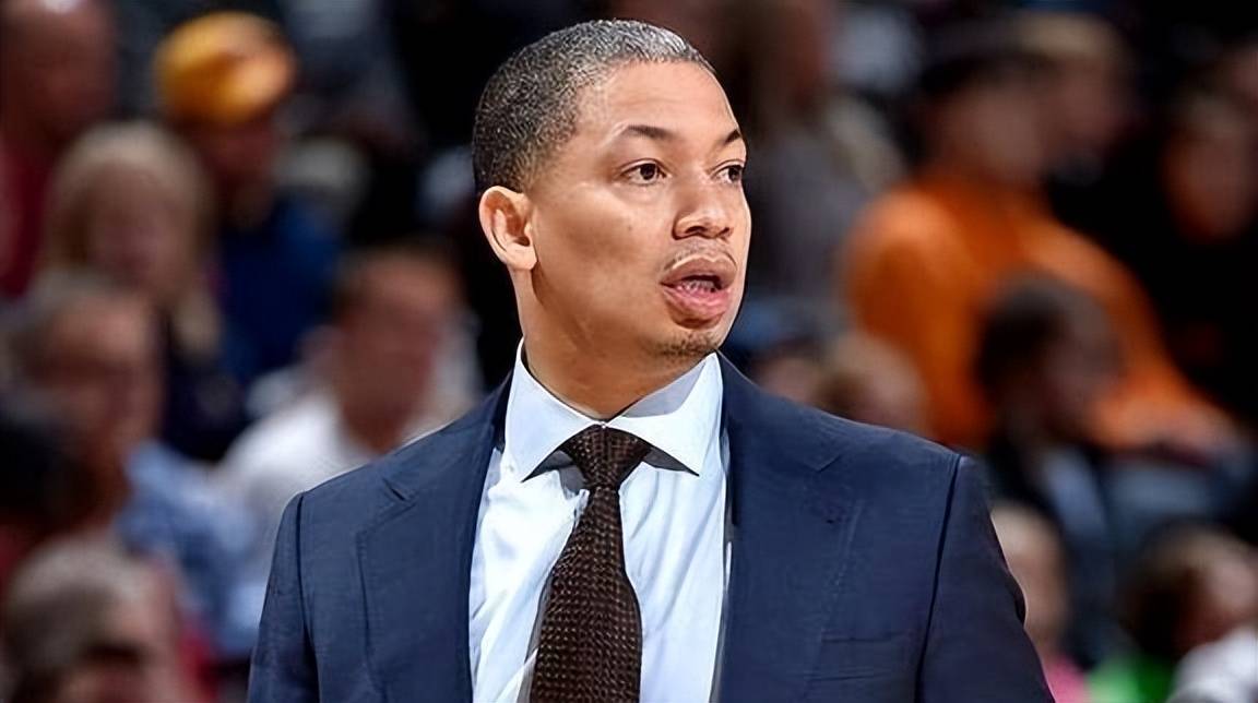 JackeyLove迎来十赛季高光表现,快船球迷沸腾! JackeyLove迎来十赛季高光表现,快船球迷沸腾!