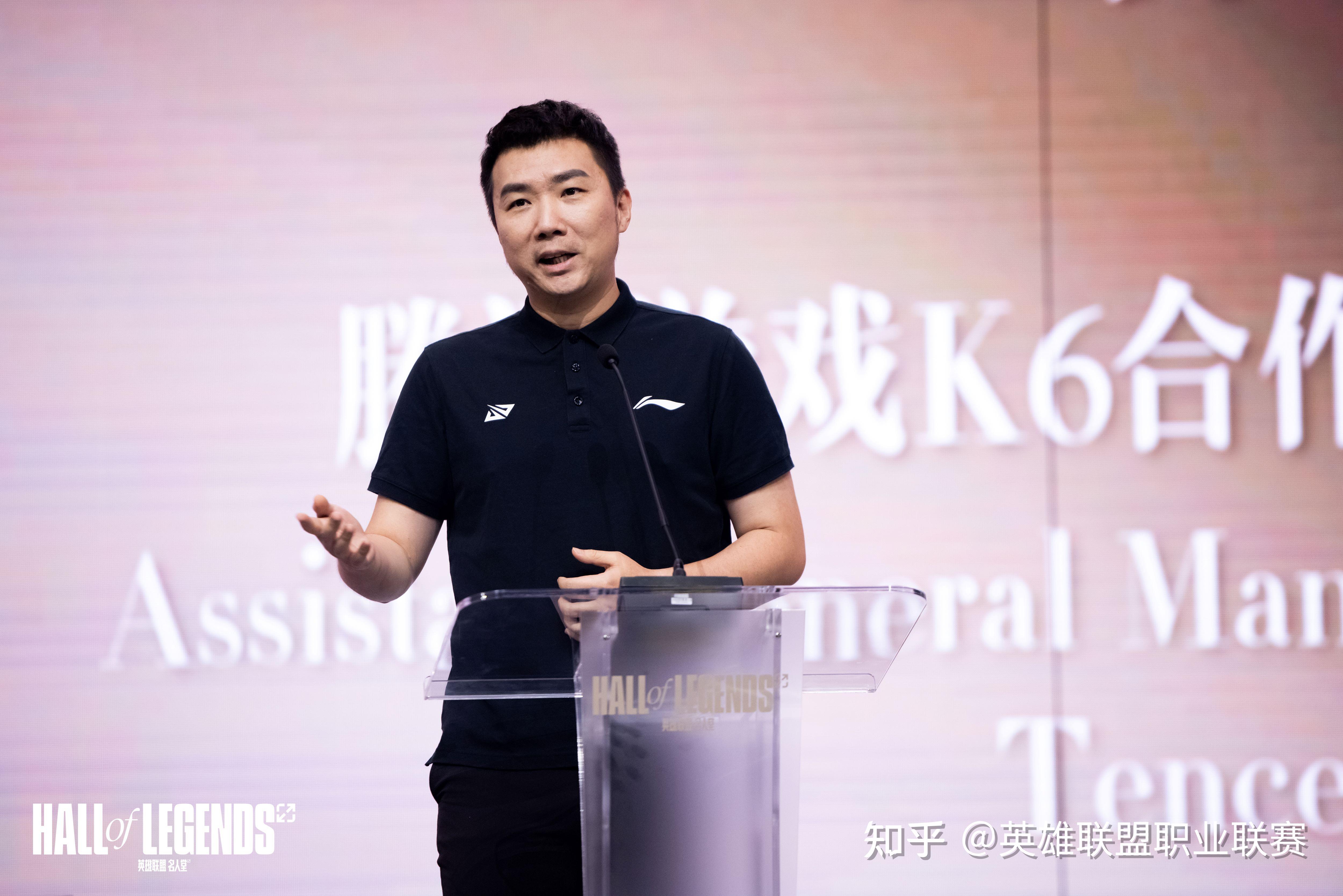 Uzi回归赛场，问鼎冠军首场状态亮眼，雄鹿观众沸腾！